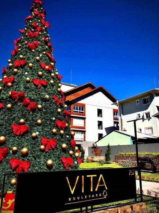 Centro Ao Lado Compras E Rua Coberta Gramado